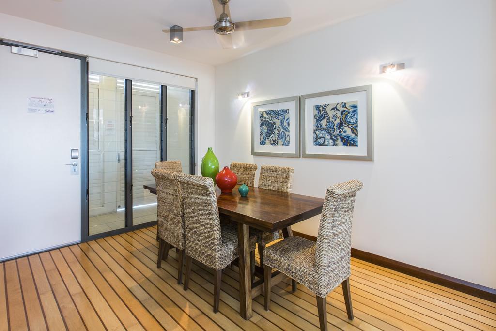 Boathouse Port Of Airlie Apartment Airlie Beach Room photo